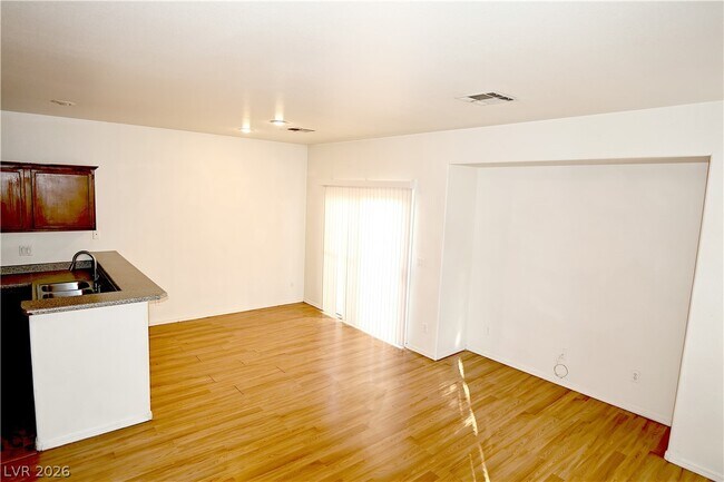 Foto del edificio - 6206 Standing Elm St