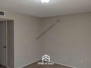 Building Photo - 6912 Westglen Dr