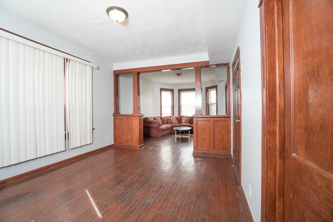 Building Photo - 723 N Trumbull Ave