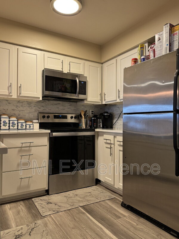 Building Photo - 5832 Holly Springs Dr W
