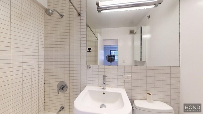 Foto del edificio - 222 E 39th St