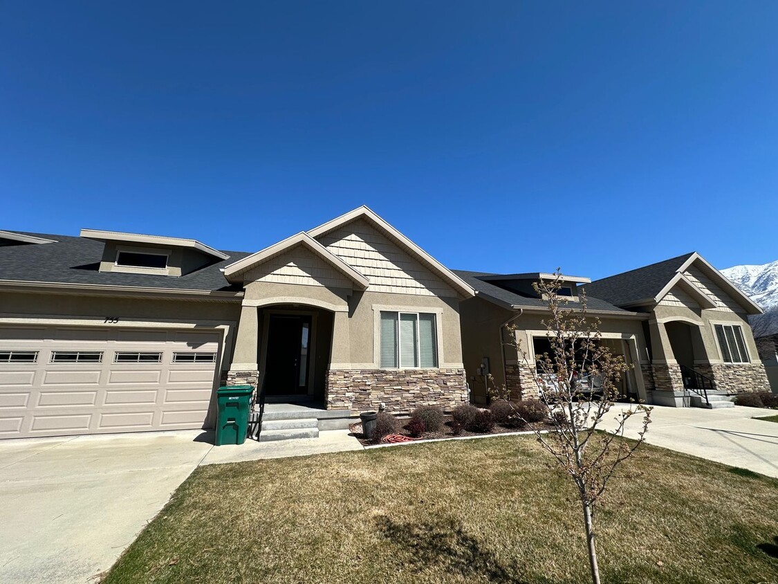Foto principal - Orem Townhome - Hillcrest Neighborhood