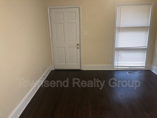 Building Photo - 3649 Dresden Dr E