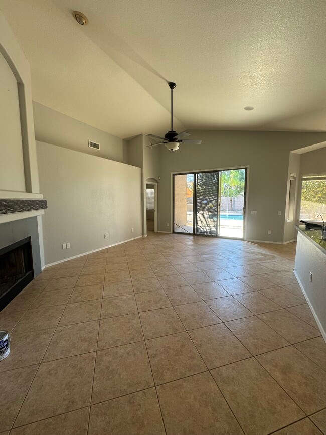 Foto del edificio - 2523 E Parkside LN