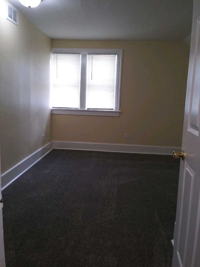 Building Photo - 3 Bedroom 1 Bathroom House