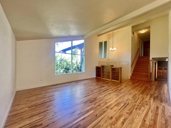 Building Photo - 448 Piccadilly Cir
