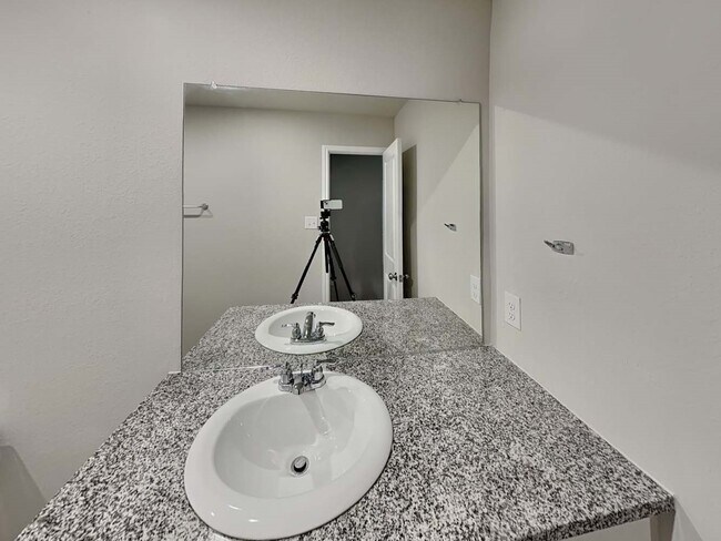 Foto del edificio - 7302 Alcazar Gate