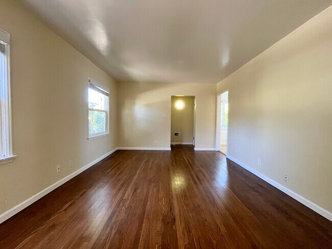 Building Photo - 1504 Ocean Park Blvd