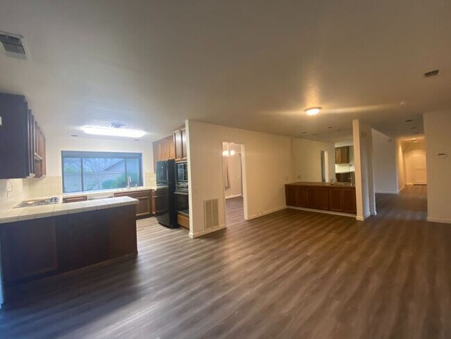 Foto del edificio - Spacious 3 Bedroom/2Bath Home In Fair Oaks...