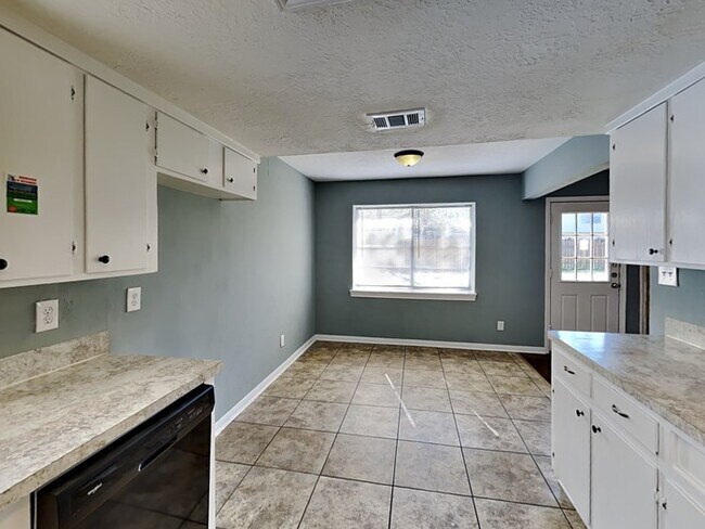 Foto del edificio - 2142 Oak Shores Dr