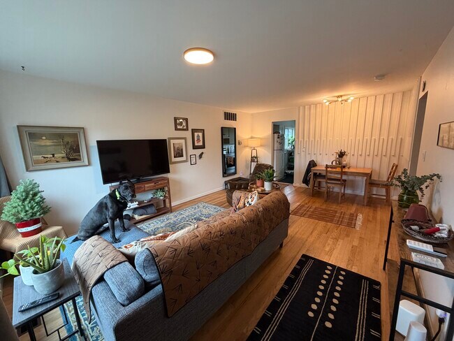 Foto del edificio - 3200 E 29th St