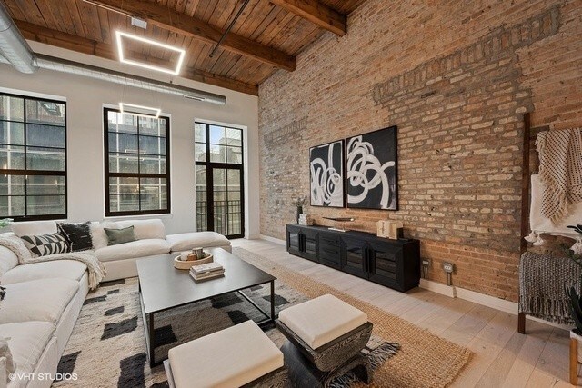 Foto principal - 223 W Lake St