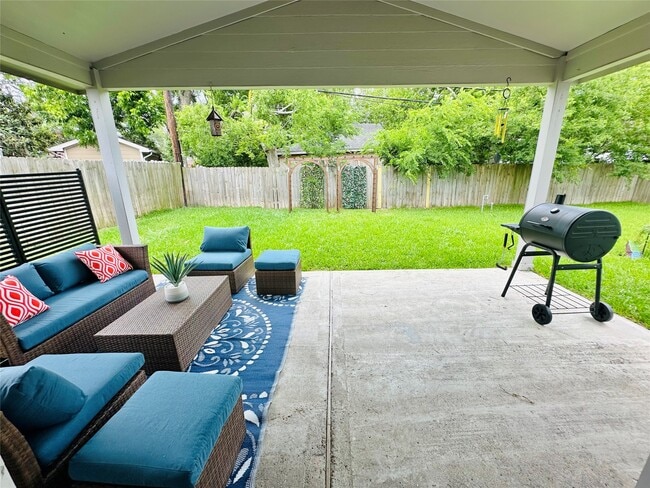 Building Photo - 12218 Hillcroft St