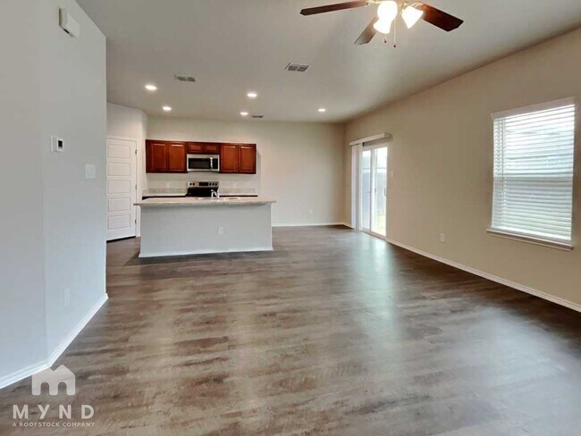 Foto del edificio - 13019 Lineberry Ln