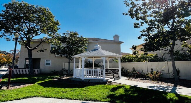 Foto del edificio - 9663 Stonecrest Blvd