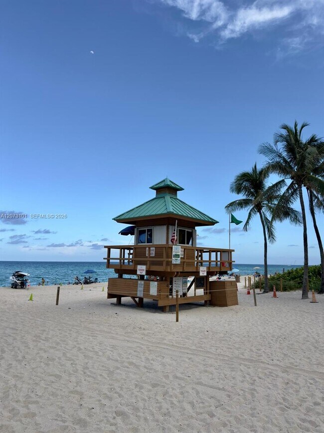 Building Photo - 16699 Collins Ave