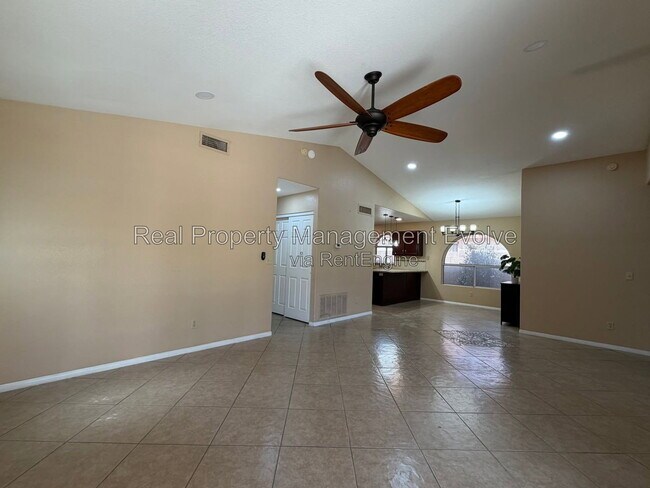 Foto del edificio - 7568 W Kerry Ln
