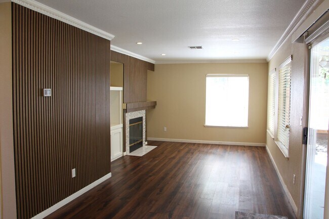 Foto del edificio - 4 Bedroom 3 Bath Tyson Lane