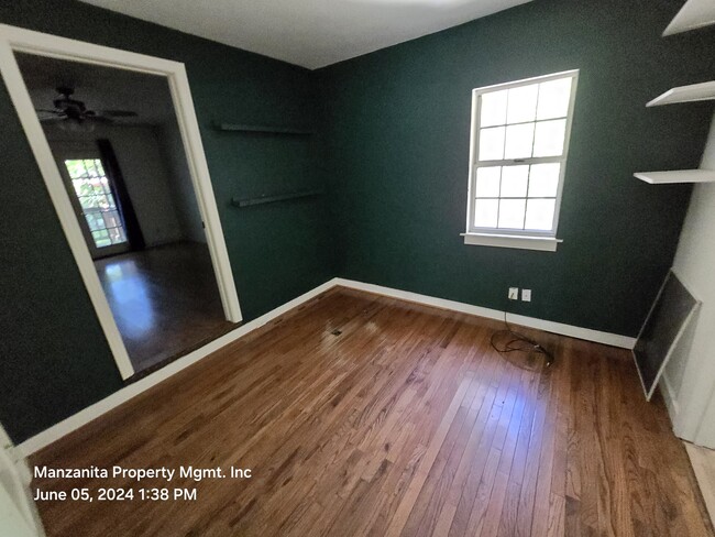 Foto del edificio - 17000 Walnut Ave