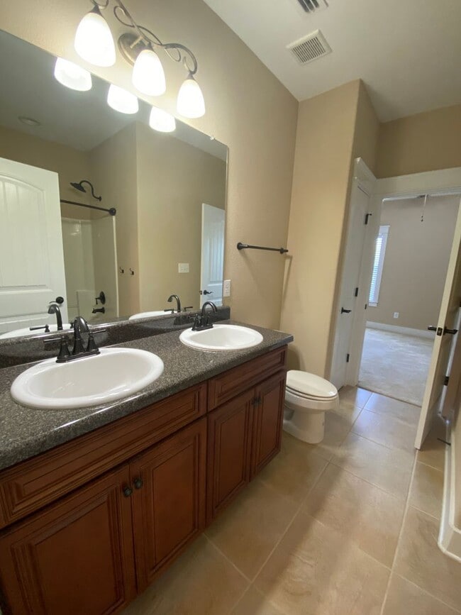 Building Photo - 3 Bedroom/2.5 Bathroom Home in Daphne
