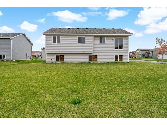 Foto del edificio - 7713 Lambert Cir NE