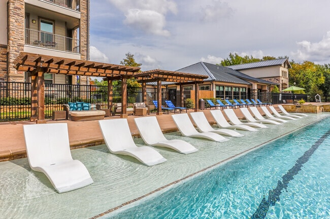 Swimming Pool - Auberge of Tyler