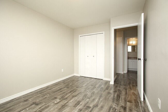 Building Photo - 1265 Pentland St
