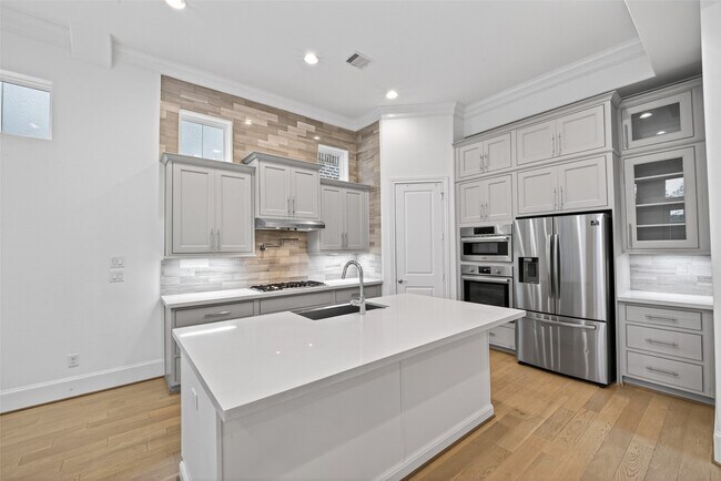 Foto del edificio - 2713 Kinsley Oaks Dr