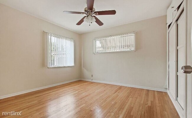 Building Photo - 2 br, 1 bath Townhome - 367 Bergen Ave