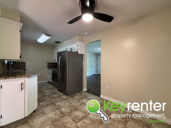 Foto del edificio - Gorgeous 3 Bed 1 Bath Home in Lakewood, WA!