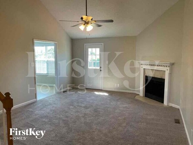 Building Photo - 1275 Meredith Way