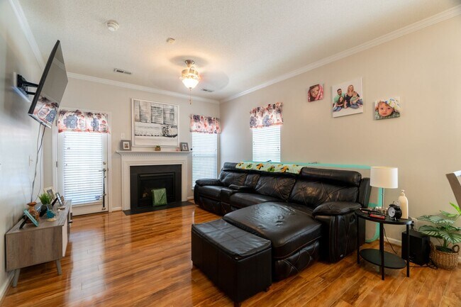 Building Photo - Beautiful townhome in Whitsett NC
