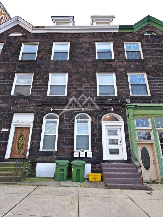 Building Photo - 1 br, 1 bath Apartment - 139 E North,301