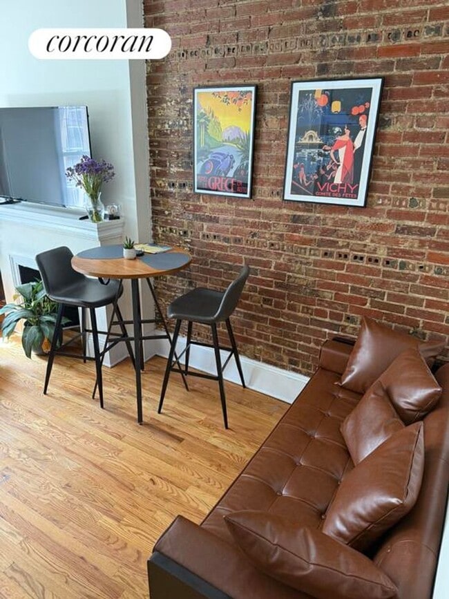 Foto del edificio - 220 Sullivan St