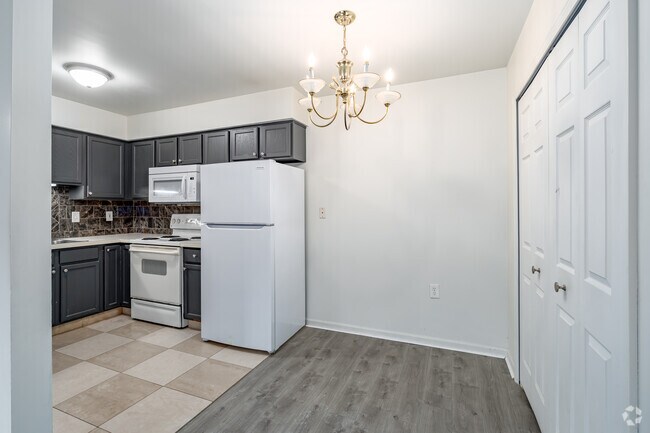 Platinum - 2 habitaciones, 1 baño - 900 pies cuadrados - Comedor - Bradford Square