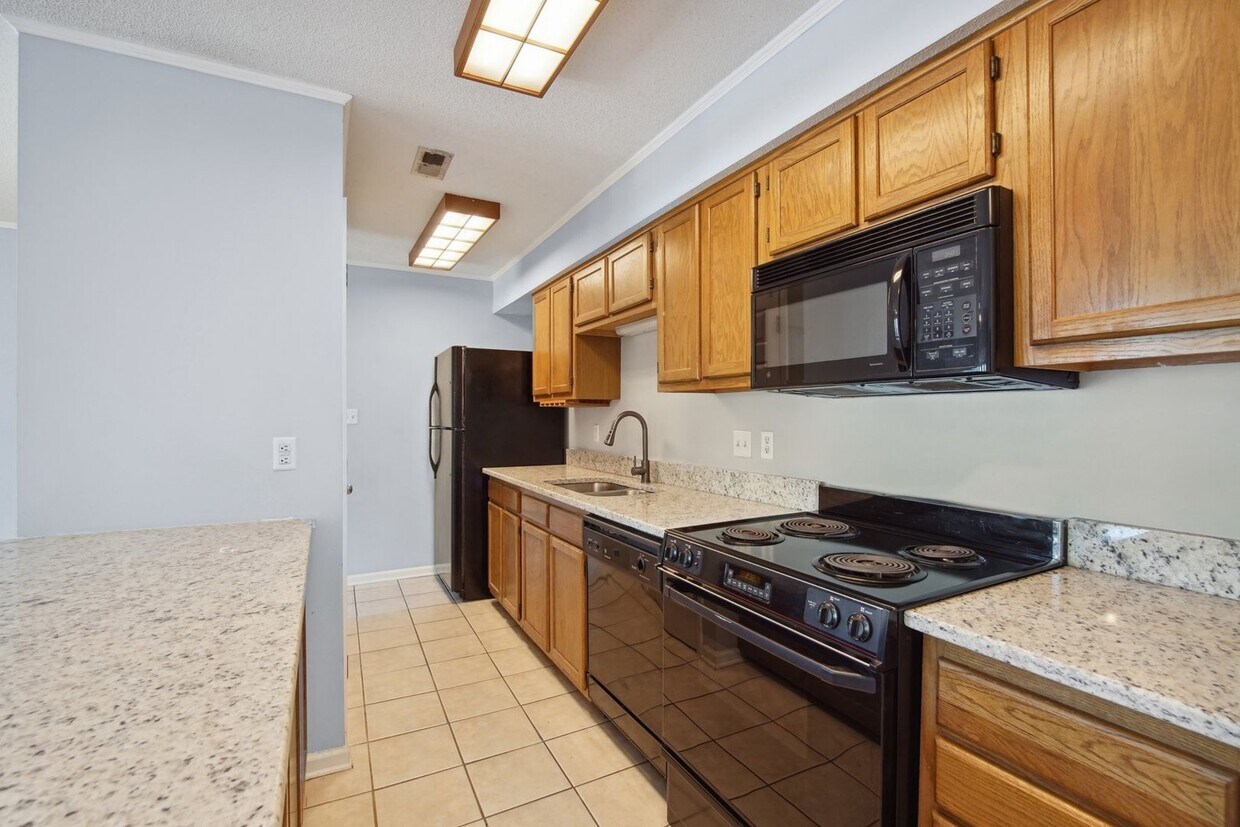 Primary Photo - 2010 Quaker Landing