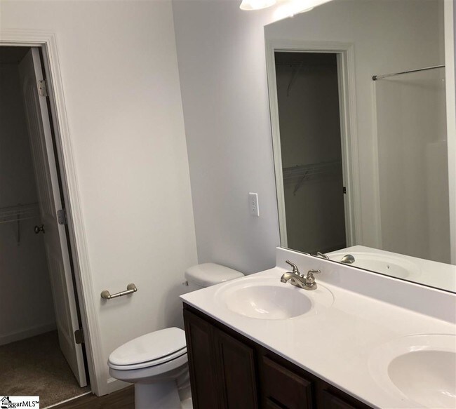 Foto del edificio - 214 Everard Ln