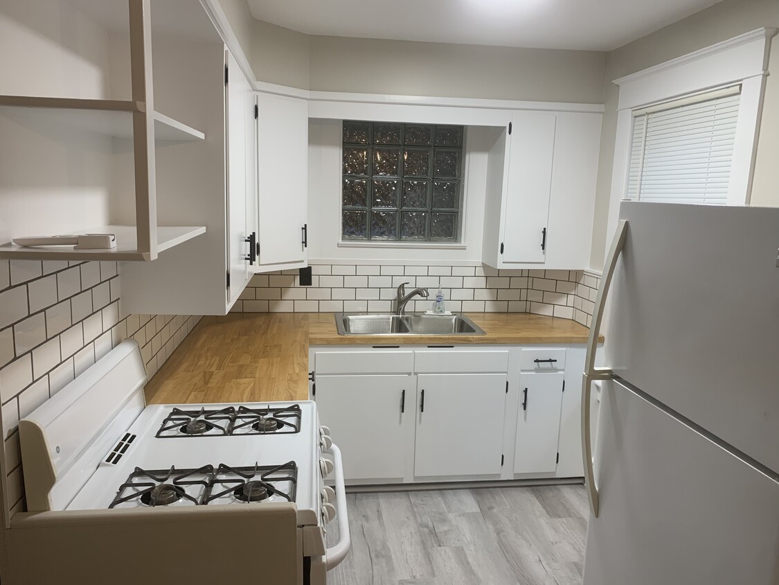 Cocina completa renovación - 1686 Lincoln Hwy E