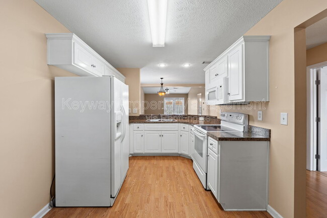 Building Photo - 208 Satomi Way
