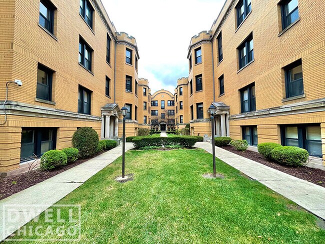 Foto del edificio - 2448 N Sawyer Ave