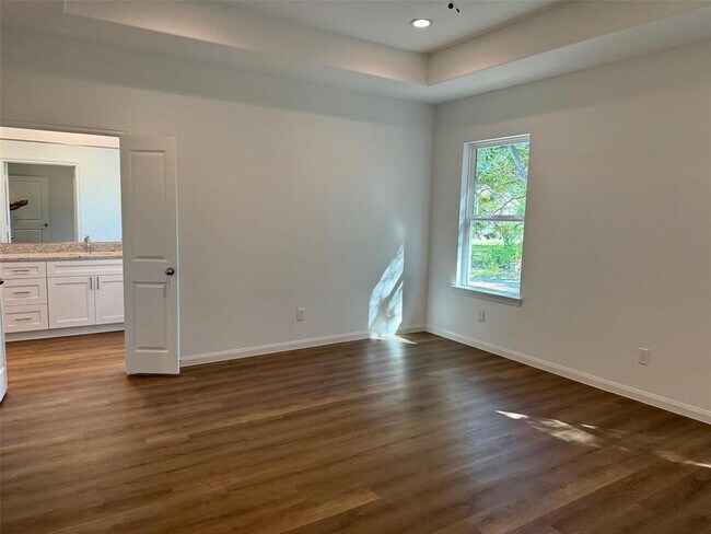 Foto del edificio - 6405 Carver Ave