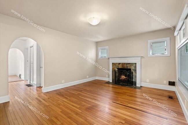 Building Photo - 4 Bedroom, 3 Bathroom Home 3000 + Square feet - A Must See In Abernethy School Boundary