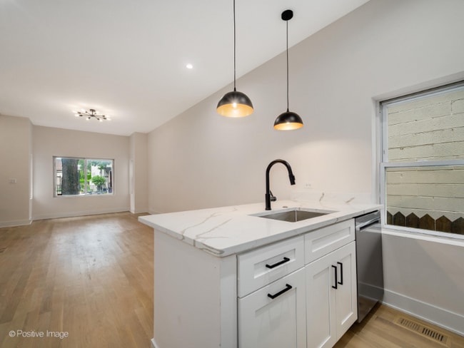 Photo - 2142 N Maplewood Ave Apartment