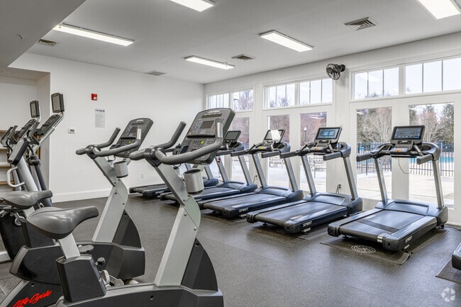 Interior Photo - ReNew Howard Crossing