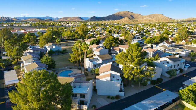 Foto del edificio - Beautifully maintained 3-bedroom, 2.5-bath Condo in the heart of Phoenix!