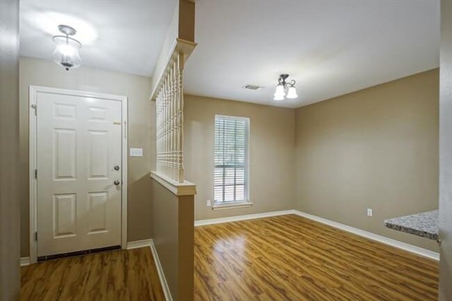 Foto del edificio - Newly Renovated 3 BR/2 Bath home on Suncrest Subdivision