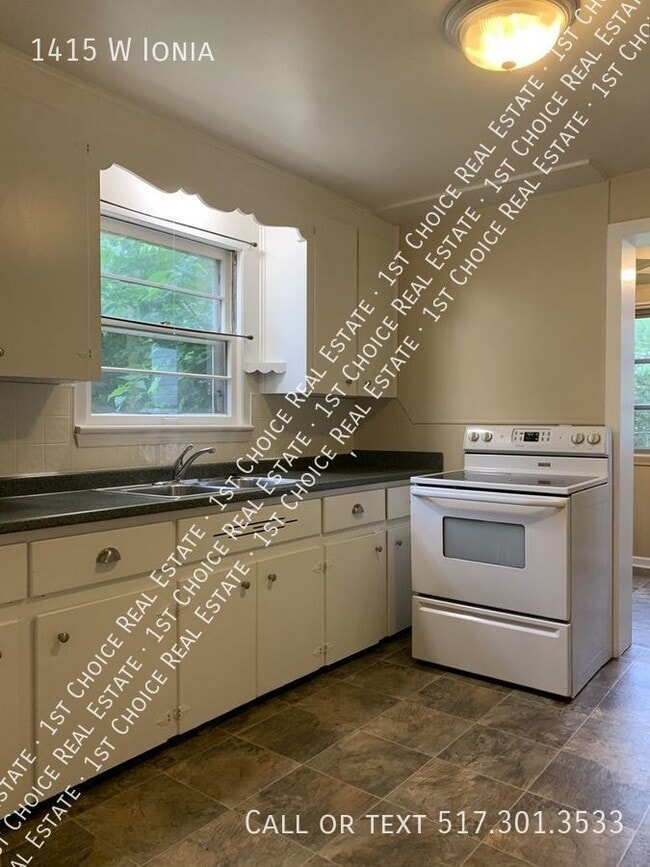 Building Photo - Updated 3-BDR 1-BTH Home with Basement & G...