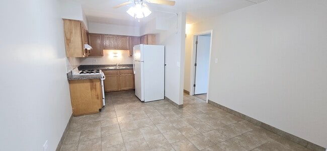 Building Photo - 318 W Naperville Rd