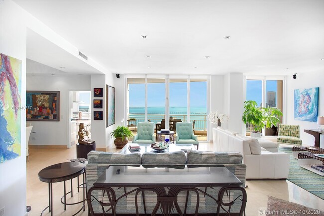 Building Photo - 848 Brickell Key Dr