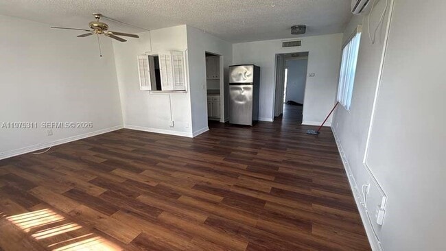 Building Photo - 104 Easthampton E